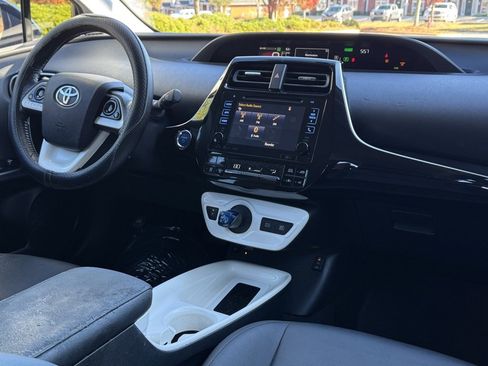 Used 2016 Toyota Prius Four image 24
