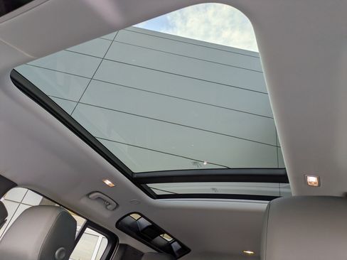 Used 2025 Land Rover Defender 110 S image 27