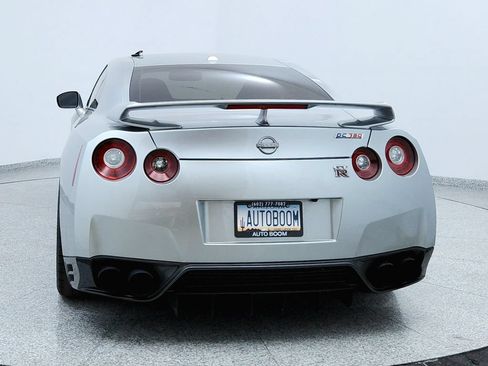 Used 2015 Nissan GT-R Premium AWD/4WD image 4