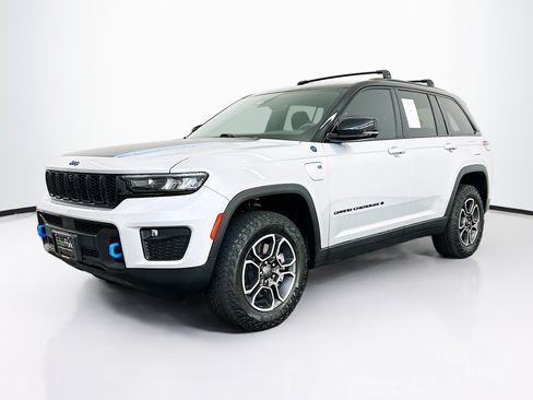 Used 2022 Jeep Grand Cherokee Trailhawk AWD/4WD image 3
