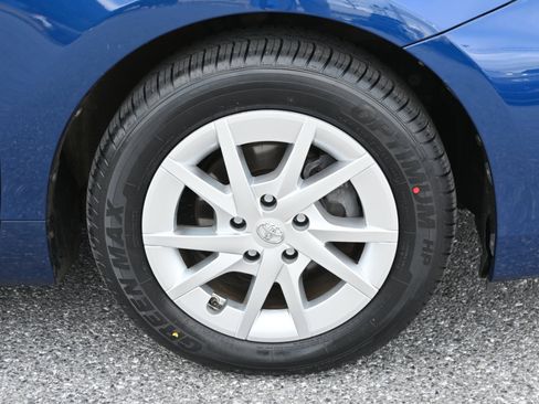 Used 2017 Toyota Prius V Three image 33