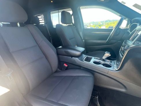 Used 2018 Jeep Grand Cherokee Laredo AWD/4WD image 13