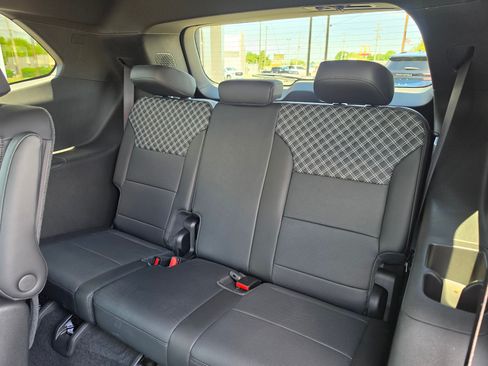 Used 2025 GMC Acadia Denali FWD image 12