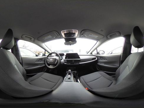 Used 2025 Toyota Prius LE image 40