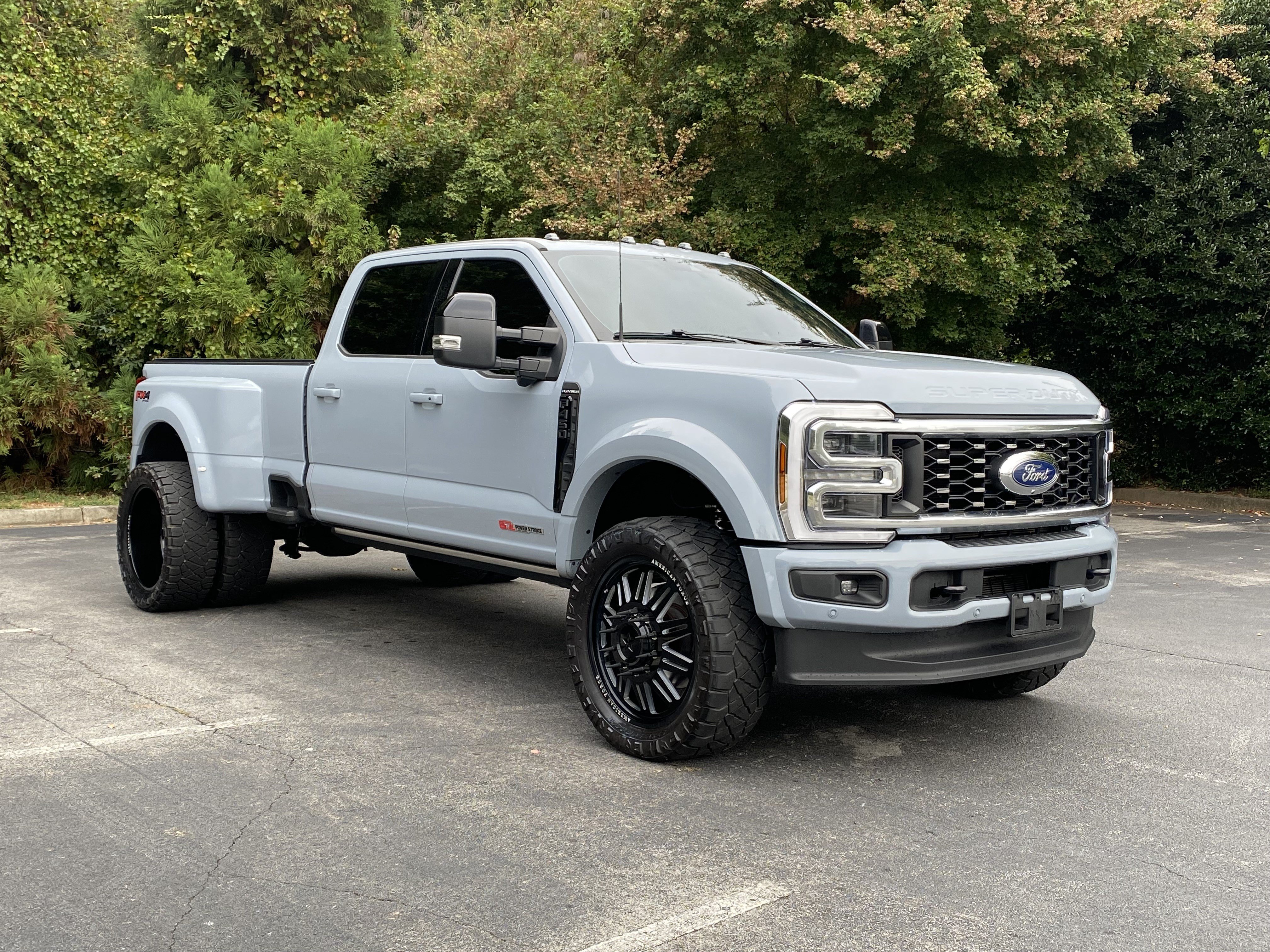 Used 2025 Ford F450 Platinum w/ FX4 Off-Road Package AWD/4WD image 2