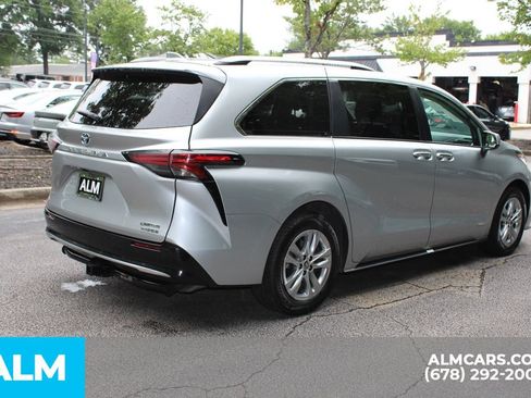 Used 2021 Toyota Sienna Limited FWD image 5