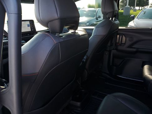 Used 2024 Toyota Sienna XSE w/ XSE Plus Package FWD image 13