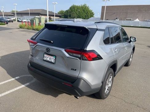 Used 2025 Toyota RAV4 XLE w/ Convenience Package FWD image 5