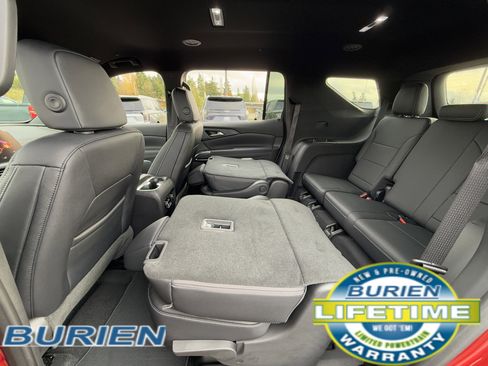 New 2025 Chevrolet Traverse LT image 31