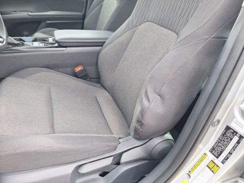 Used 2025 Toyota Camry LE image 10