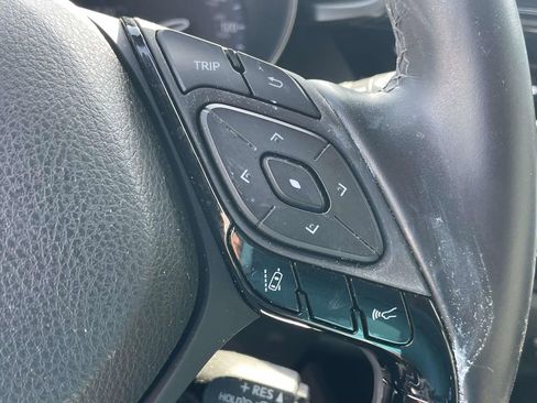 Used 2018 Toyota C-HR XLE FWD image 20