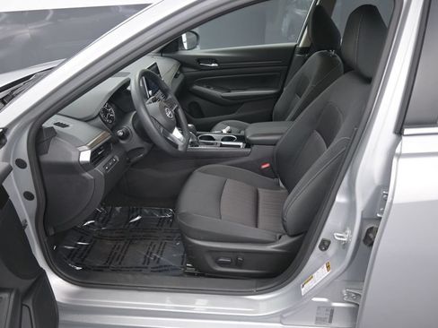 Used 2024 Nissan Altima 2.5 SV FWD image 26