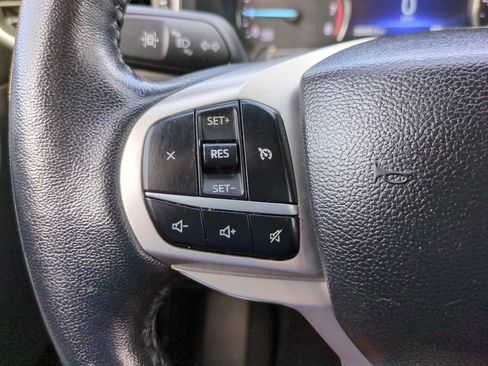 Used 2022 Ford Explorer XLT w/ Equipment Group 202A AWD/4WD image 23