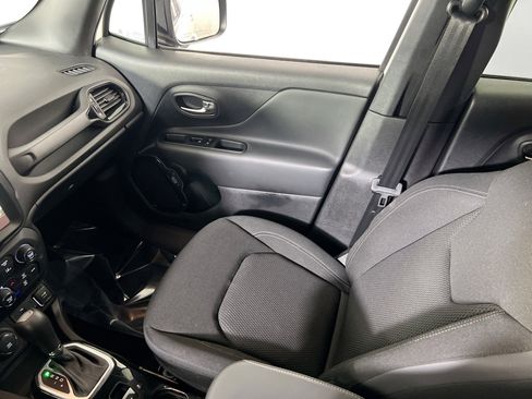 Used 2022 Jeep Renegade Altitude image 22