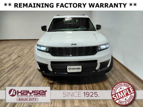 Used 2024 Jeep Grand Cherokee L Altitude image 3