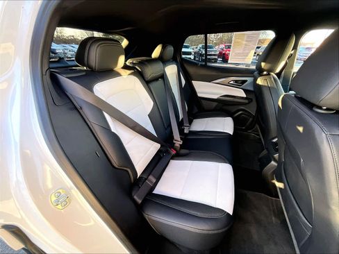 Used 2025 Chevrolet Equinox EV LT image 15