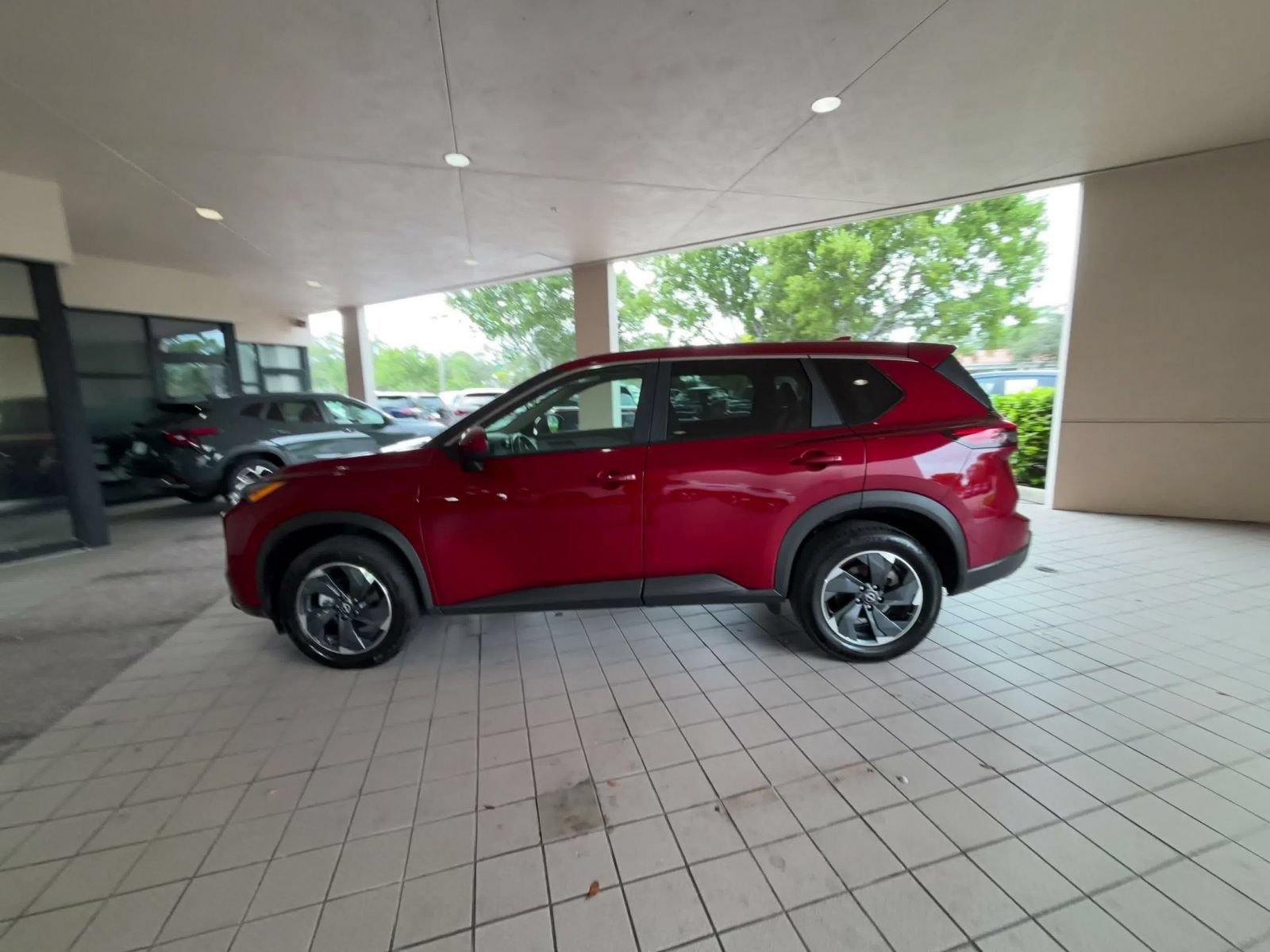 Used 2025 Nissan Rogue SV AWD/4WD image 8