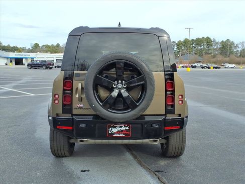 Used 2024 Land Rover Defender 110 X-Dynamic SE image 17