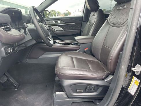 Used 2025 Ford Explorer Platinum w/ LUX Leather Package AWD/4WD image 16