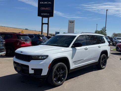 Used 2024 Jeep Grand Cherokee L Altitude image 1
