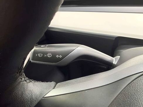 Used 2022 Tesla Model Y Long Range AWD/4WD image 29