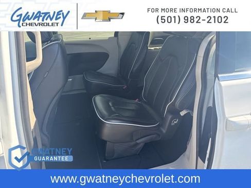 Used 2023 Chrysler Pacifica Limited image 34