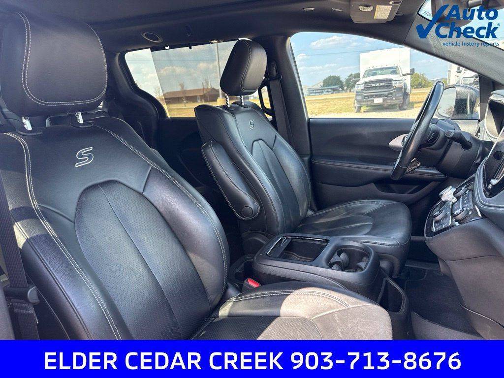 Used 2021 Chrysler Pacifica Touring-L w/ Uconnect Theater Family Group AWD/4WD image 22