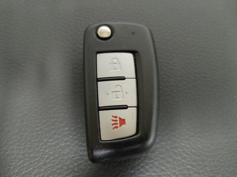 Used 2020 Nissan Rogue S image 32