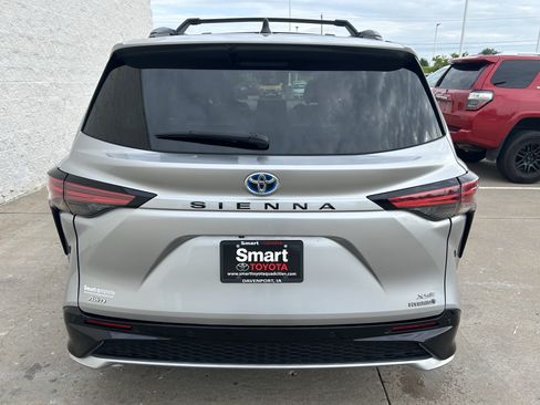 Used 2022 Toyota Sienna XSE w/ XSE Plus Package AWD/4WD image 5