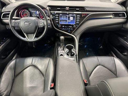 Used 2018 Toyota Camry XSE image 11
