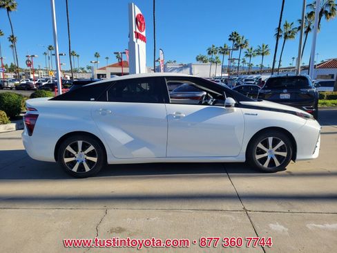 Certified 2018 Toyota Mirai image 3