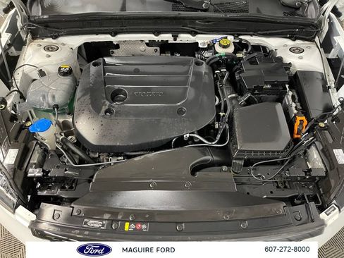 Used 2023 Volvo XC40 B5 Plus w/ Driver Assist Package AWD/4WD image 16