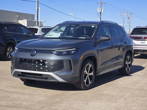 New 2026 Volkswagen Tiguan SE image 2