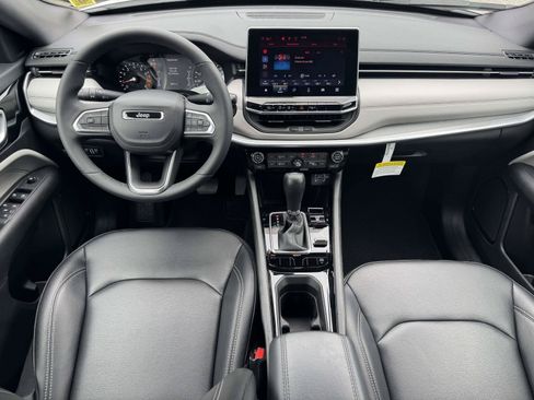 Used 2026 Jeep Compass Limited AWD/4WD image 2