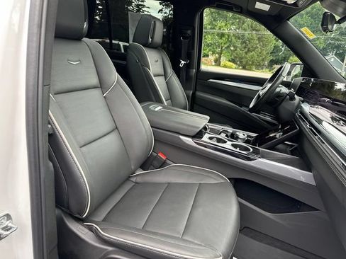 Used 2025 Cadillac Escalade Sport w/ Touring Package AWD/4WD image 15