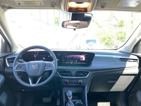 Used 2025 Buick Encore GX Preferred AWD/4WD image 32