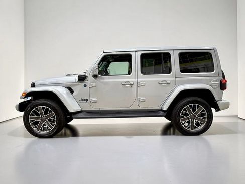 Used 2023 Jeep Wrangler Unlimited Sahara AWD/4WD image 5