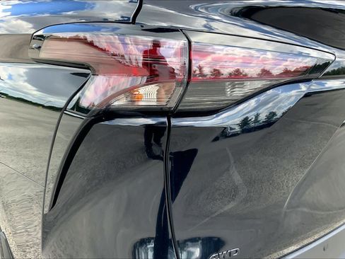 Used 2024 Toyota Sienna XLE Woodland Edition AWD/4WD image 28