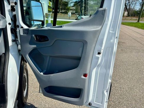 Used 2018 Ford Transit 250 130 Medium Roof image 9