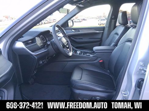 Used 2025 Jeep Grand Cherokee L Limited w/ Trailer Tow Package AWD/4WD image 17