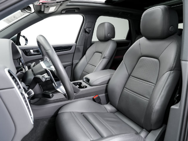 Certified 2020 Porsche Cayenne AWD/4WD image 5