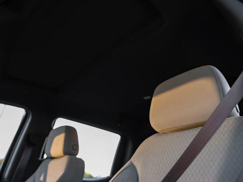 Used 2021 Chevrolet Silverado 1500 RST image 32