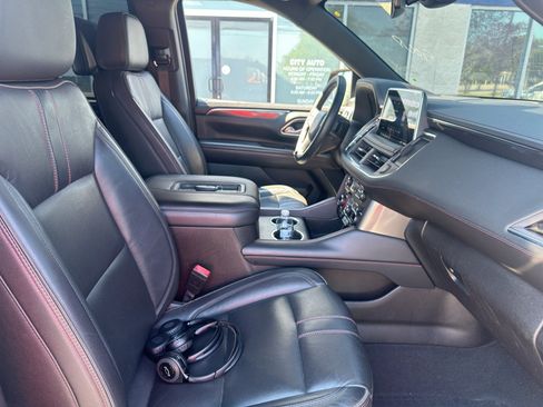 Used 2021 Chevrolet Suburban RST w/ Luxury Package image 15