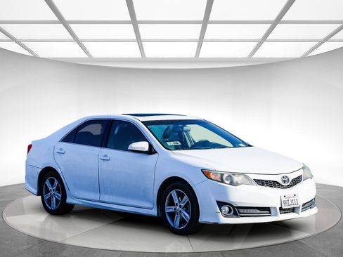 Used 2014 Toyota Camry SE image 4