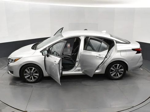 Used 2025 Nissan Versa SV image 7