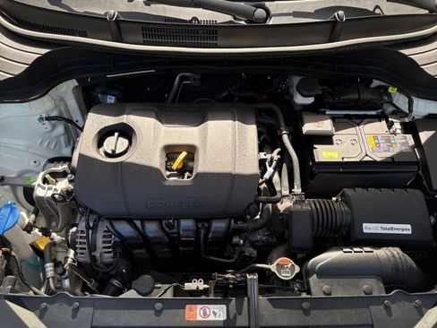Used 2025 Kia Soul LX w/ LX Technology Package FWD image 30