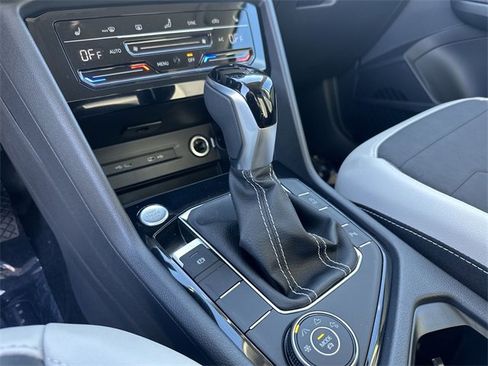 New 2026 Volkswagen Taos SE image 16