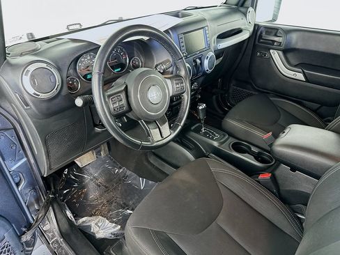 Used 2018 Jeep Wrangler Sahara w/ Connectivity Group AWD/4WD image 26