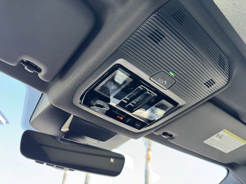 Used 2026 Volkswagen Tiguan SE R-Line image 30