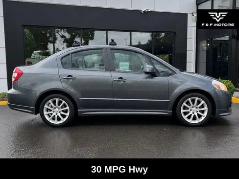 Used 2009 Suzuki SX4 Sport FWD image 3